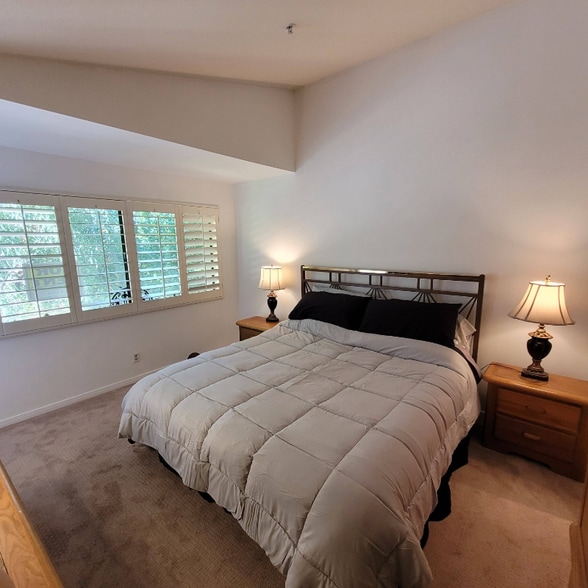 Building Photo - 222 N Calle El Segundo