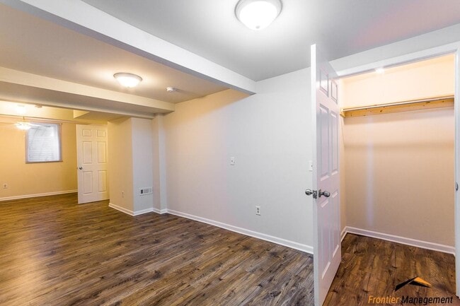 Building Photo - 527 Moro St