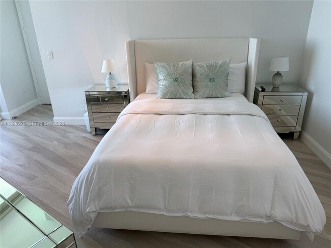 Building Photo - 15901 Collins Ave