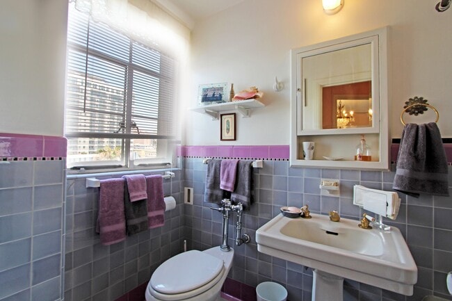 Building Photo - 800 E Ocean Blvd