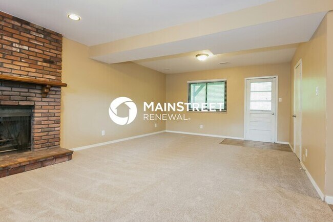 Building Photo - 3 Bedroom Pet-Friendly Home in Fenton, MO with Main Street Renewal