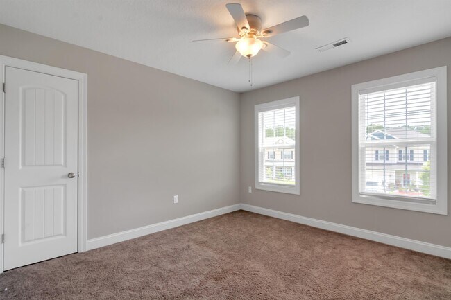 Building Photo - 307 Pettigrew Ln