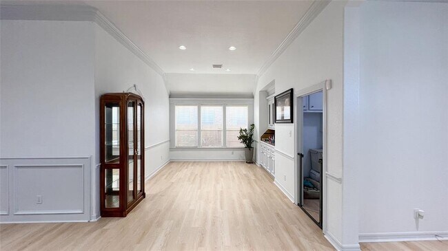 Building Photo - 2411 Kilgarney Keep St