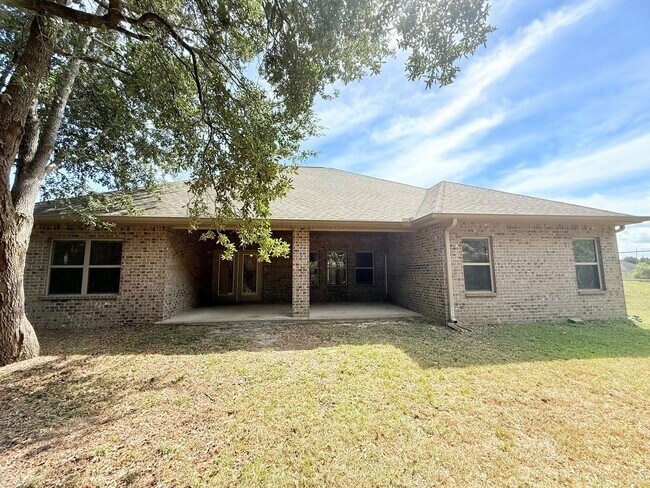 Building Photo - Spacious 5-Bedroom Home - Heart of Pace