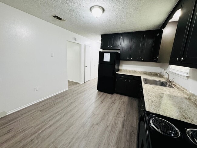 Building Photo - 3617 Clayton Dr