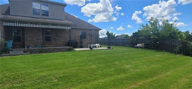 Building Photo - 5810 W Cane Hill Dr