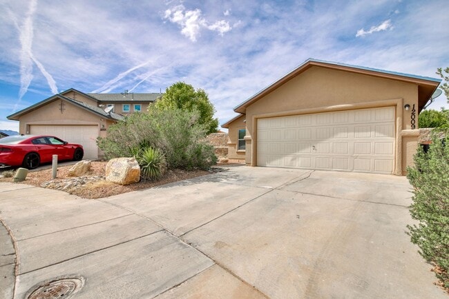 Building Photo - Near Ft. Bliss!