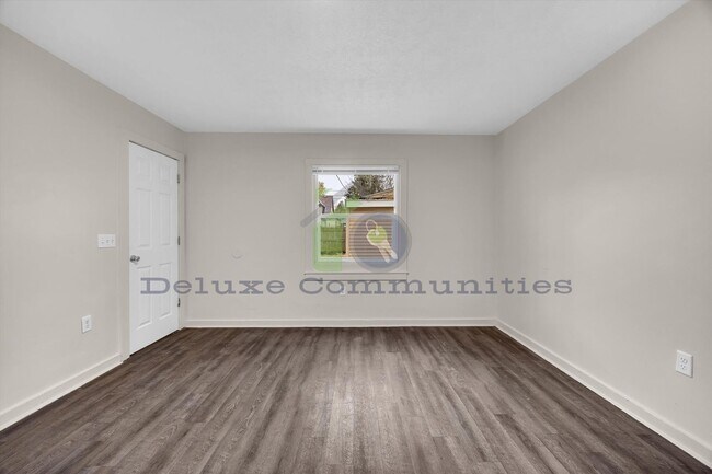 Building Photo - Spacious 4 Bedroom- Whole Home!