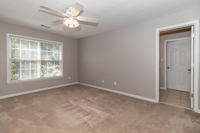 Building Photo - Private, 5 bedroom, 3.5 bath, Evans home-overlooking the woods!