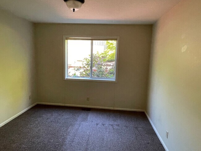 Building Photo - Fantastic 3 Bed/2 Bath Single Family Home on Blackburn St.