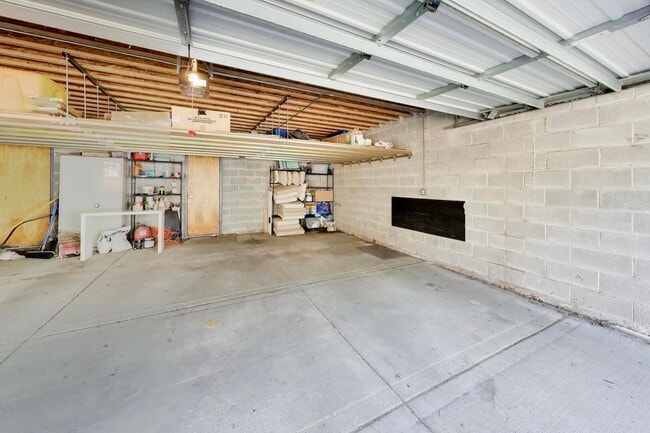 Building Photo - 821 N Wood St