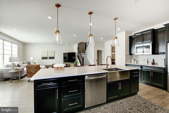 Building Photo - 6547 Clubhouse Dr