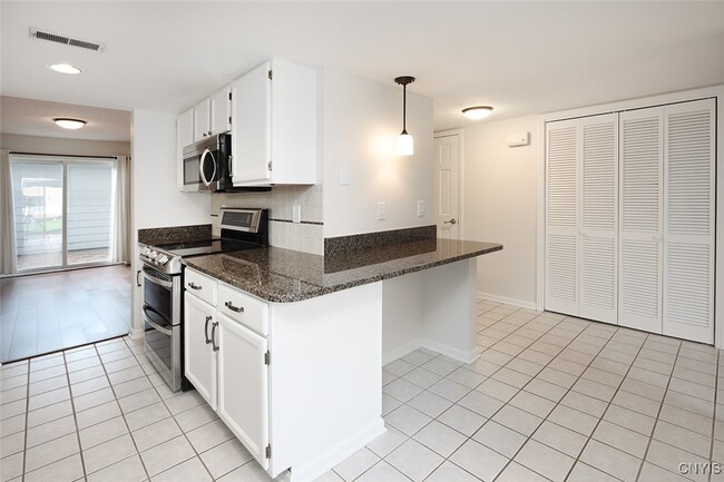 Building Photo - 442 Summerhaven Dr N