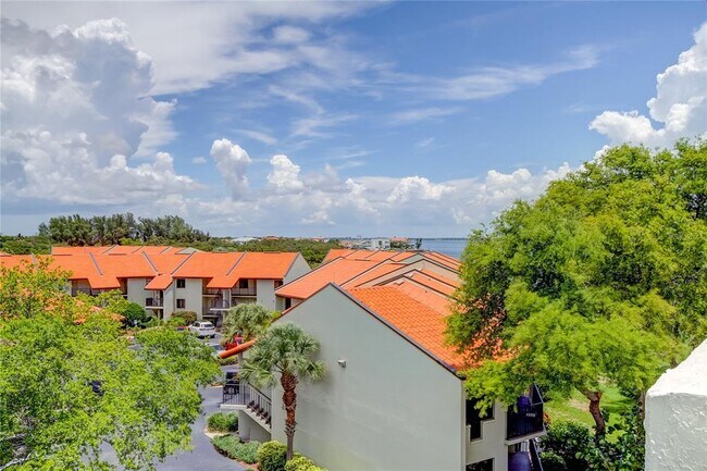 Building Photo - 1575 Pinellas Bayway S