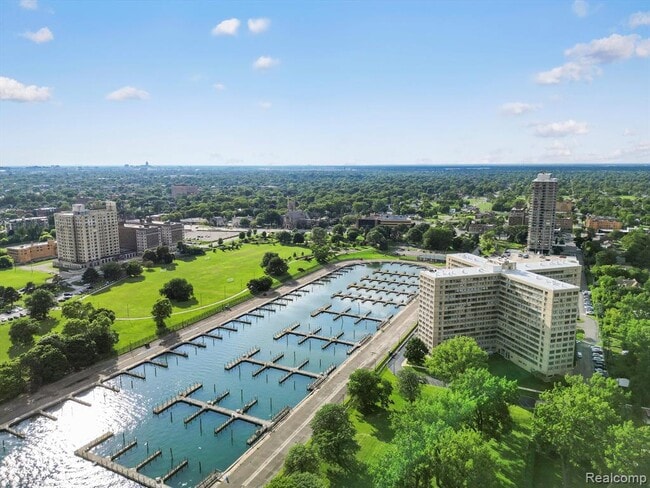 Building Photo - 8900 E Jefferson Ave