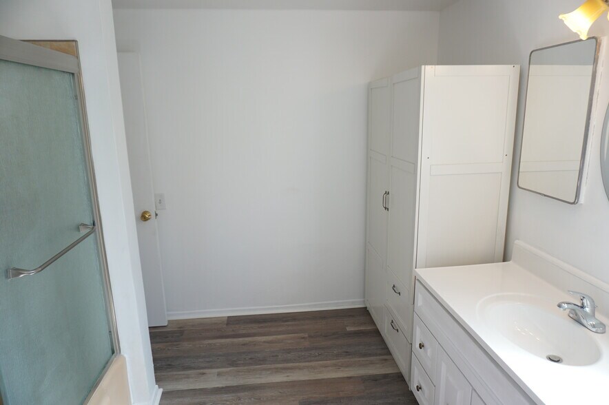 Building Photo - 18243 Superior St