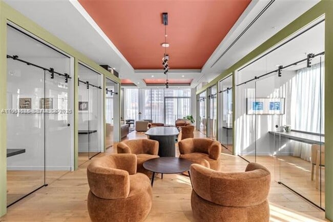 Building Photo - 11 NE 6th St