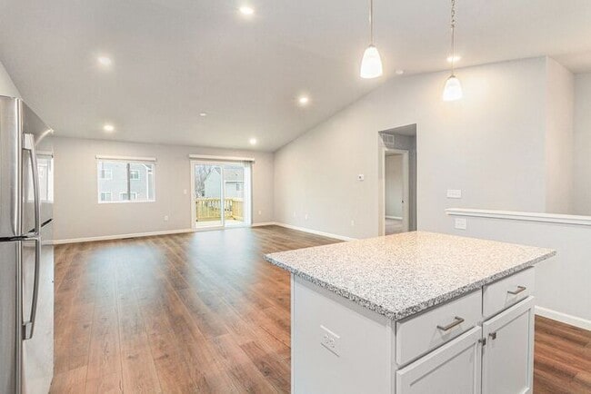 Building Photo - 4394 Pine Creek Dr