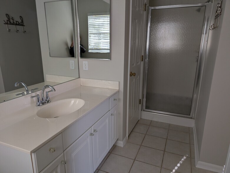 Building Photo - 4212 Central Sarasota Pky