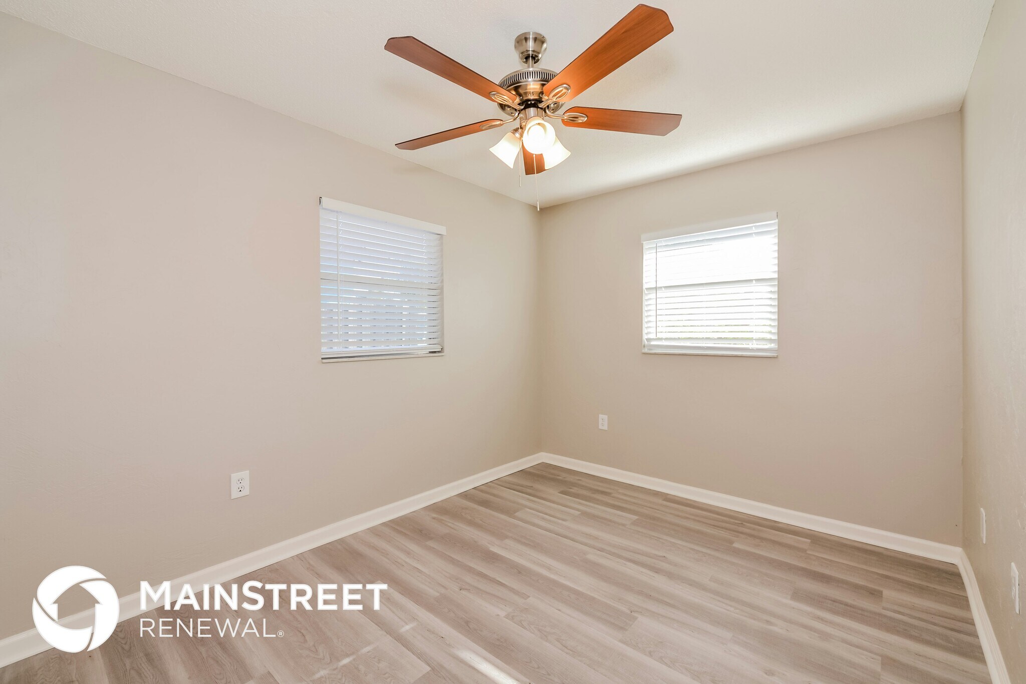 Building Photo - 2426 Stratford Dr