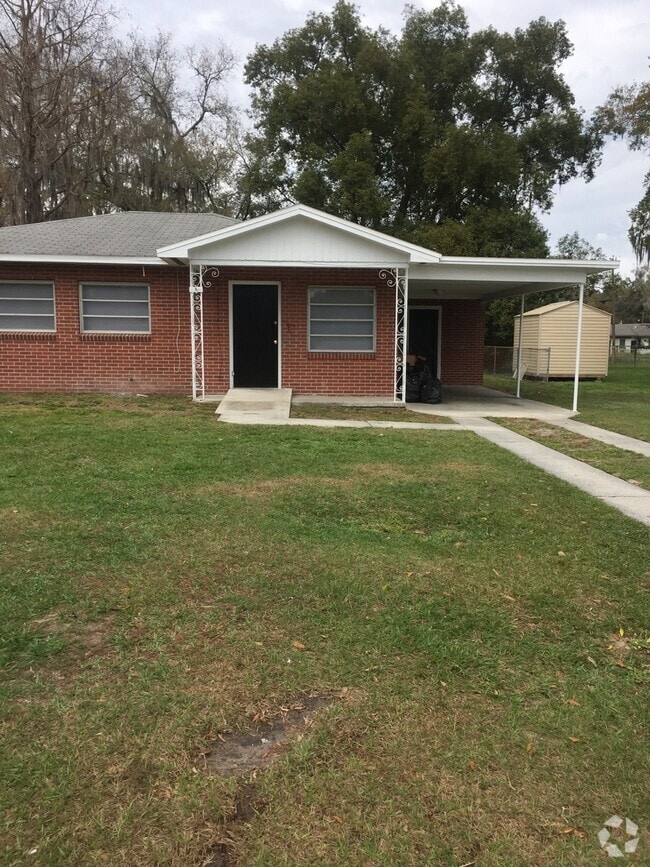 Building Photo - Three Bedroom One Bath