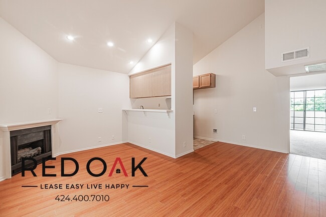 Building Photo - 4651 Cahuenga Blvd