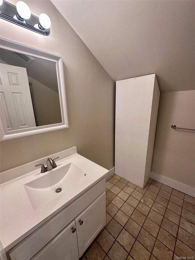 Building Photo - 12 Main St