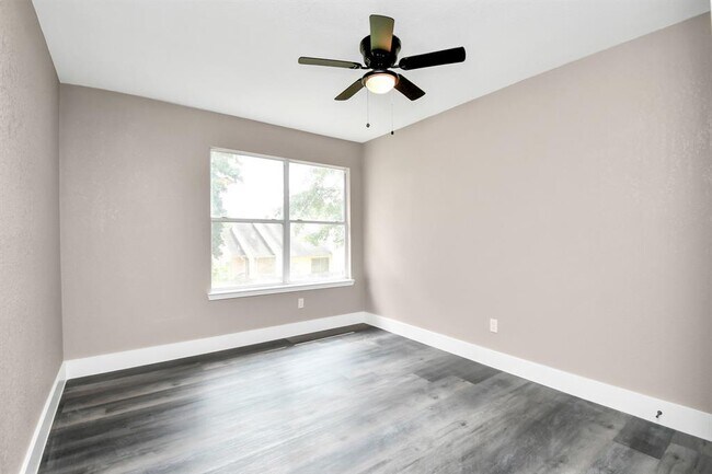 Building Photo - 3227 Westwick Dr