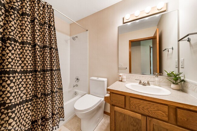 Building Photo - For Rent: Beautiful 3 Bed, 3 Bath Home in Desirable Eagle Ridge