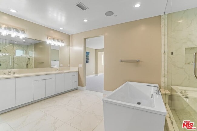 Building Photo - 20306 Willoughby Ln