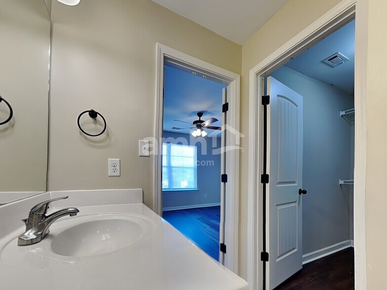 Building Photo - 1246 Carlton Ridge Dr