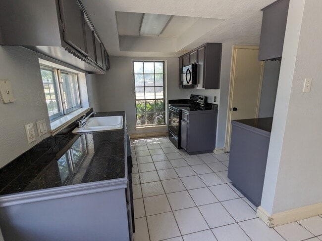 Building Photo - 7003 Livery Ln