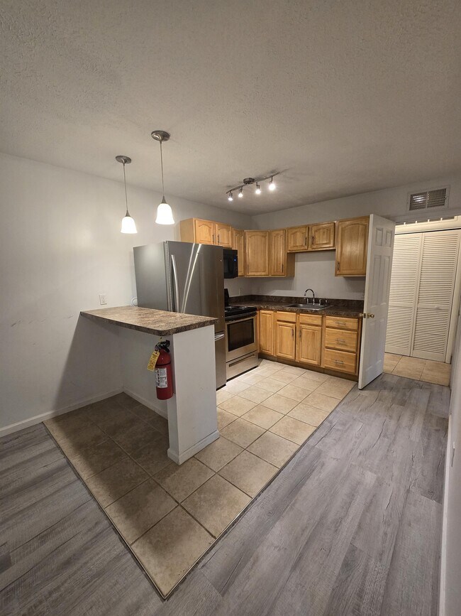 Building Photo - 811 Marvin St