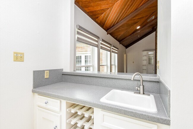 Building Photo - 1231 Creekford Cir