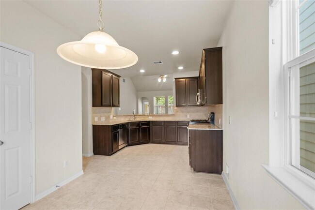 Building Photo - 6439 Wilshire Ridge