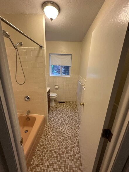 Building Photo - 10 Bayberry Dr