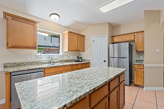 Building Photo - 1208 Lochaline Loop