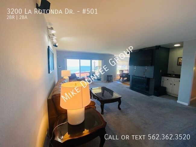 Building Photo - 3200 La Rotonda Dr