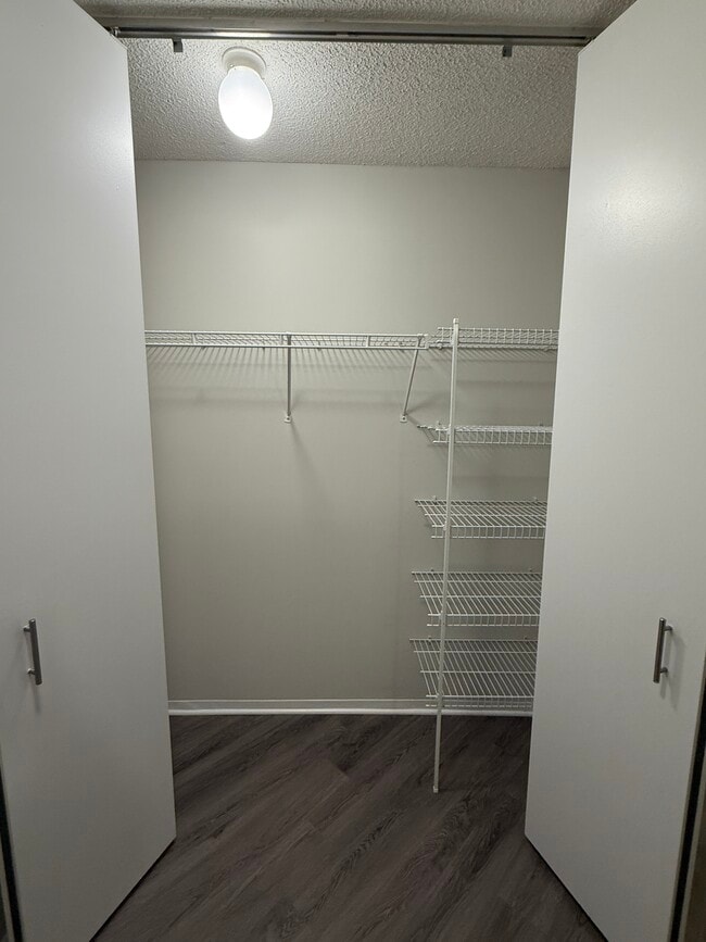 Building Photo - 544 N State St