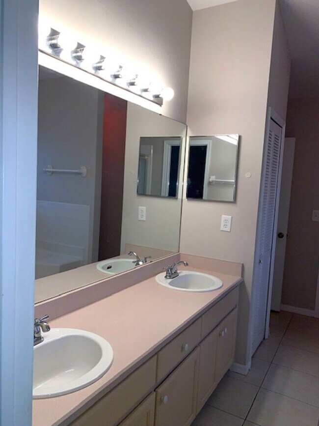 Building Photo - 1140 Zachary Ridge Ct