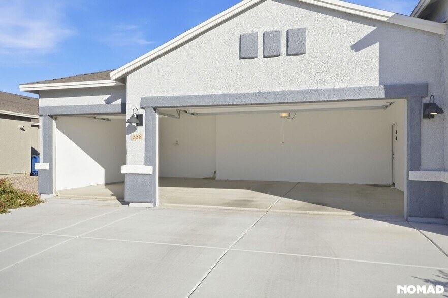 Building Photo - 558 W Woodward St