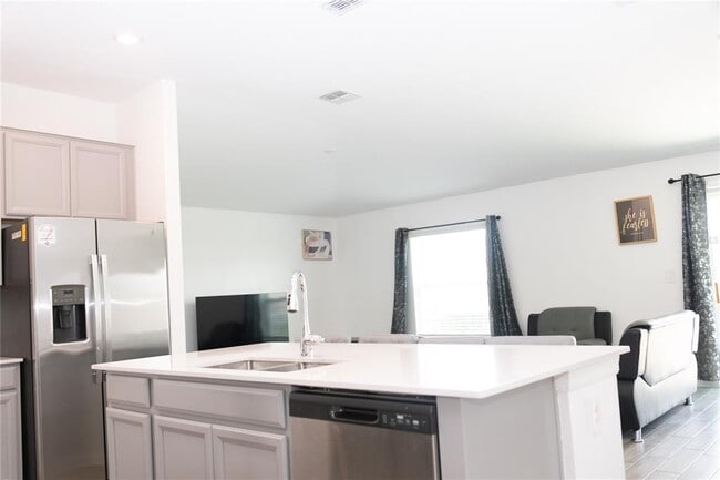 Building Photo - 707 Staffora St