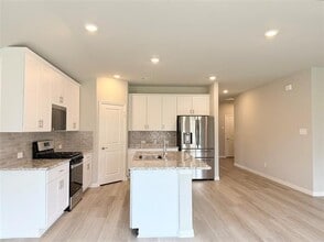 Building Photo - 2215 Gustavus Dr