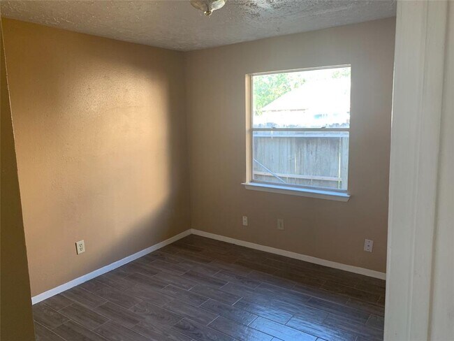 Building Photo - 5411 Regal Ridge Ln