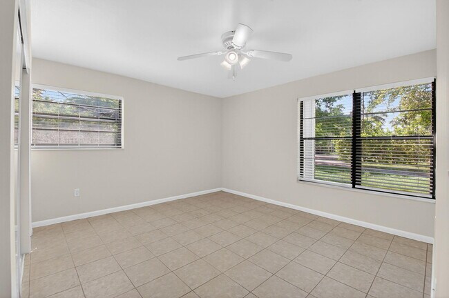 Building Photo - 10157 La Reina Rd