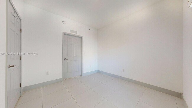 Building Photo - 519 SW 5th Ave