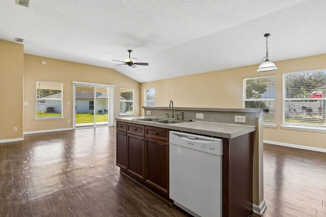 Building Photo - Single-Story OakLeaf Plantation Home Near Shopping, Schools and Recreation