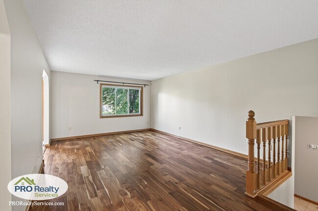 Building Photo - 4 Bedroom Home **Free November Rent with a...