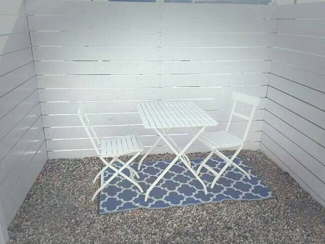 Building Photo - A Charming 2 Bed / 1 Bath with Bonus Space in Prime Echo Park Location