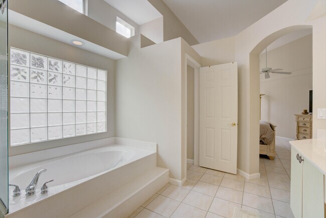 Building Photo - 126 Sunset Bay Dr